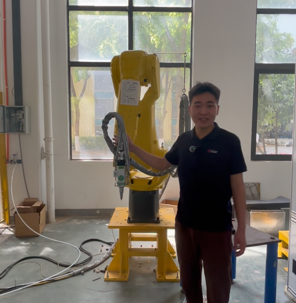 斯塔克机器人:三维激光切割设备 斯塔克机器人:三维激光切割设备