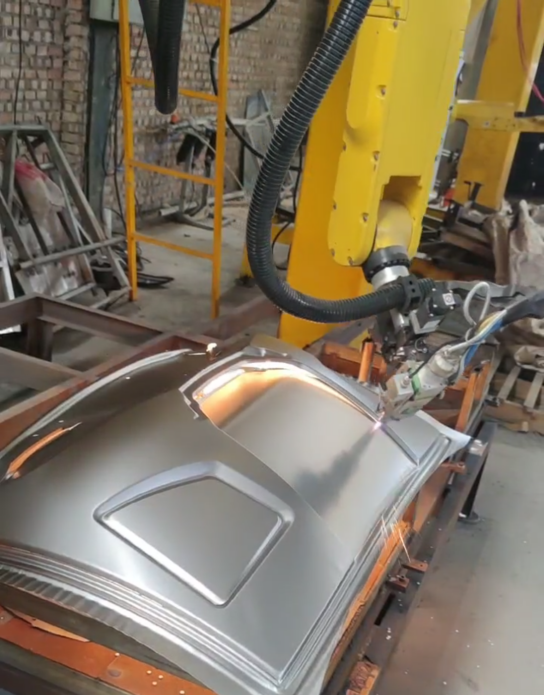 斯塔克机器人三维激光切割：三轮车钣金件加工应用