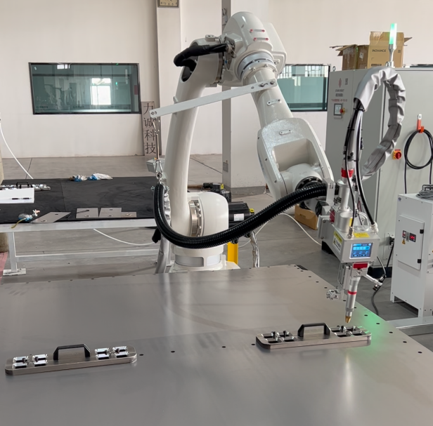斯塔克机器人赋能新能源车电池盖板制造升级-客户现场