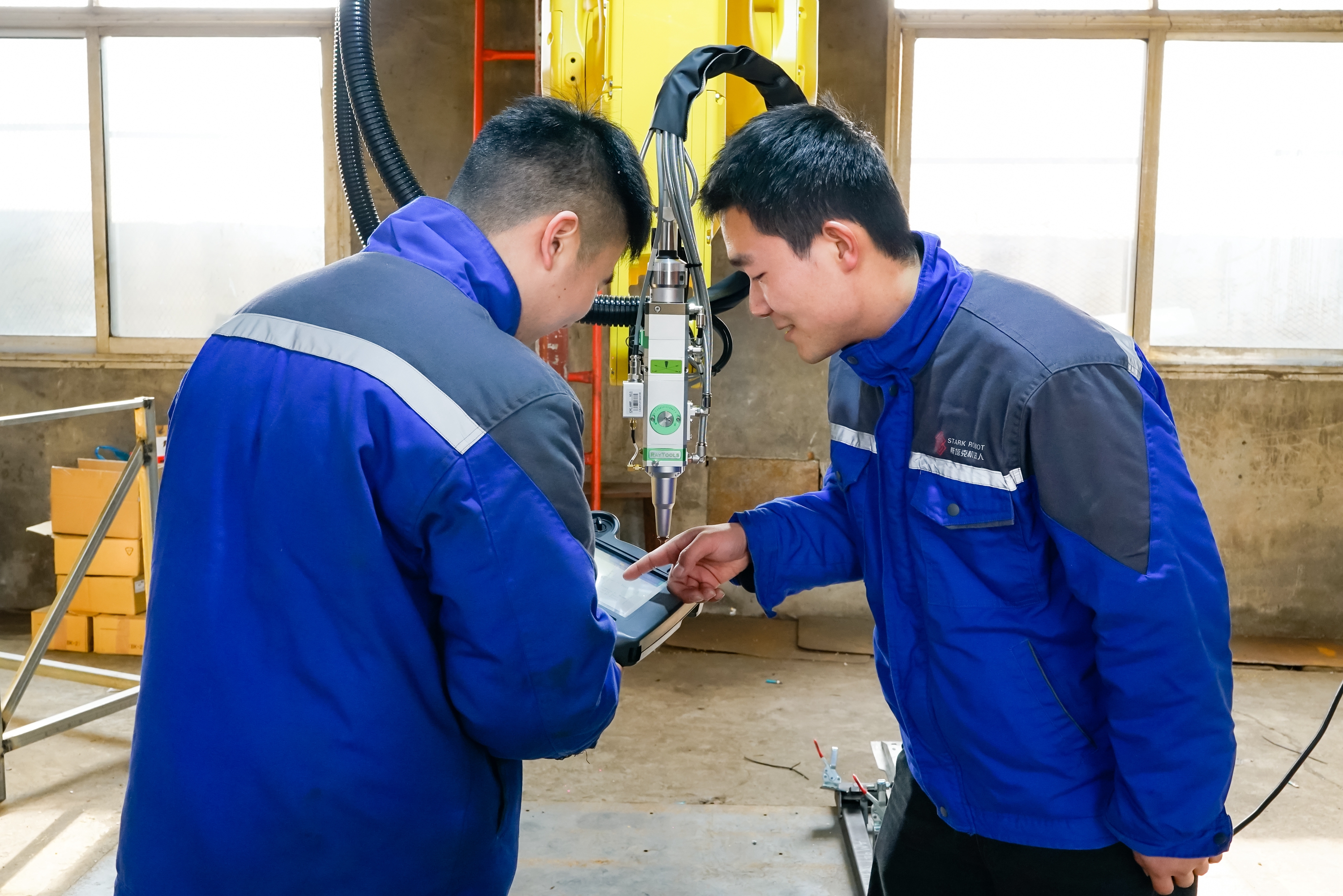 斯塔克机器人售后现场服务