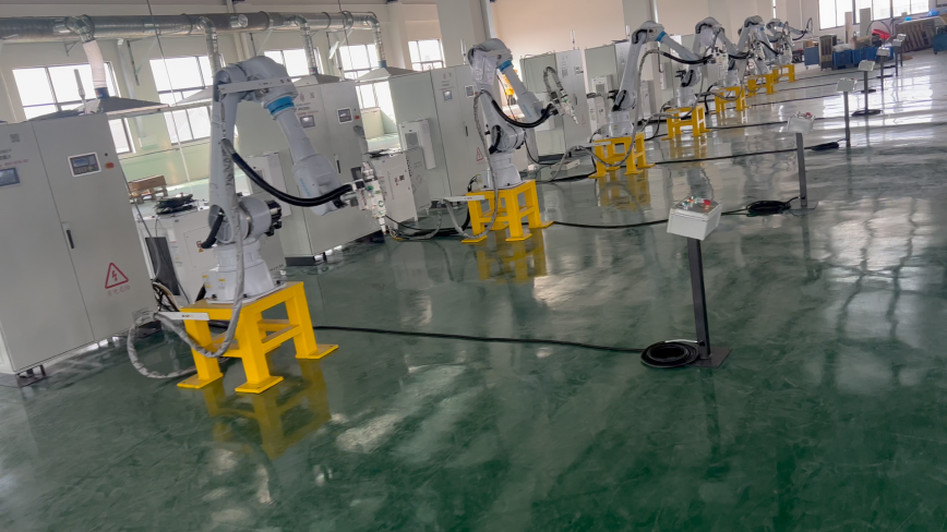 11台齐发！斯塔克机器人三维激光切割军团就位