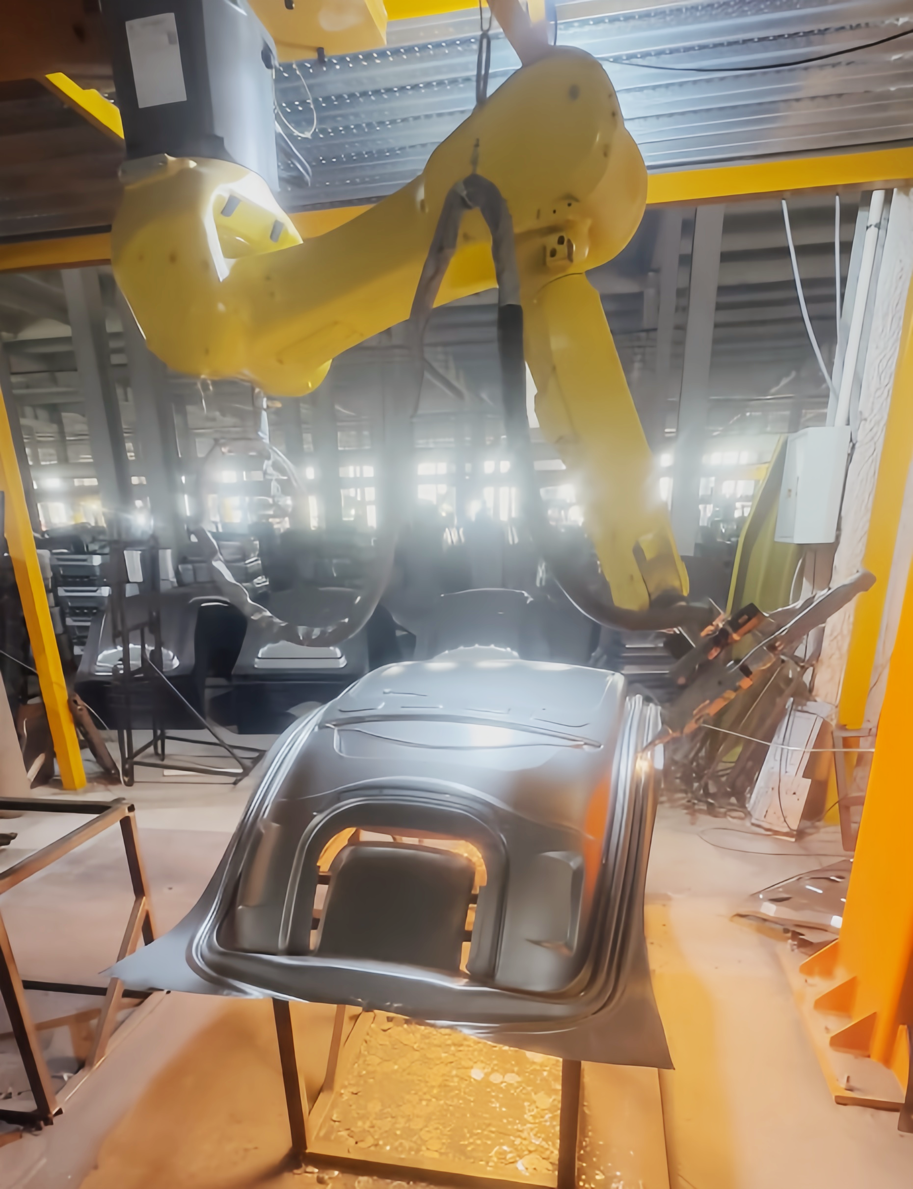 斯塔克机器人三维激光切割赋能三轮车前挡风板