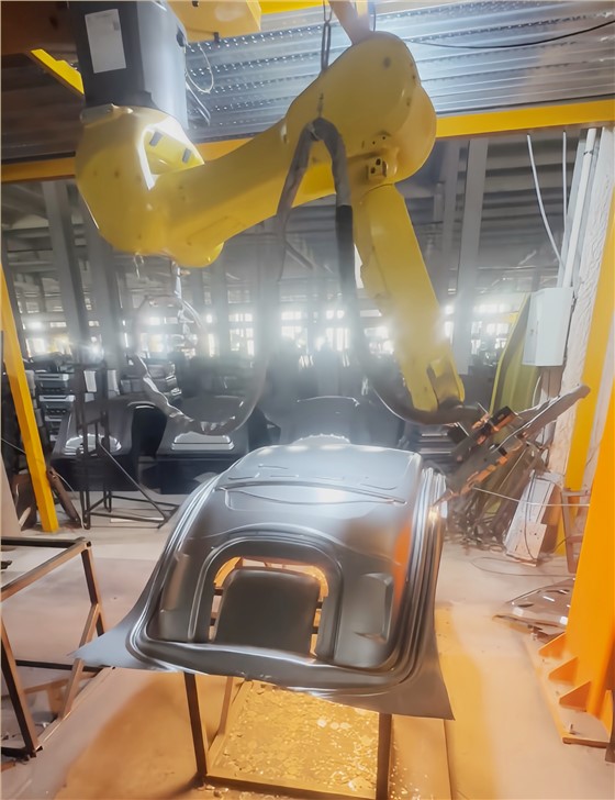 斯塔克机器人三维激光切割赋能三轮车前挡风板