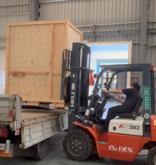 今日依旧全力以赴！斯塔克机器人高效发货，不负每一份信任