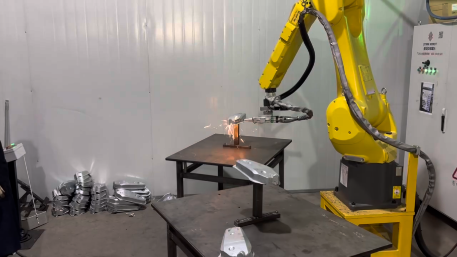 斯塔克机器人三维激光切割机：电动车平叉护板加工